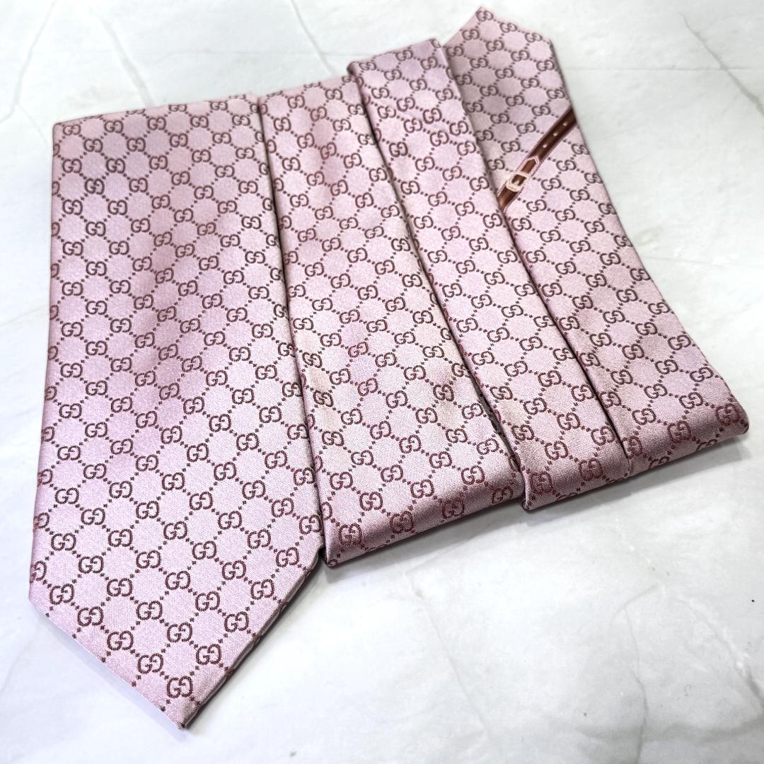 ☆即発 GUCCI GG 総柄 ピンク シルクネクタイ ベルト柄 高級感 美品