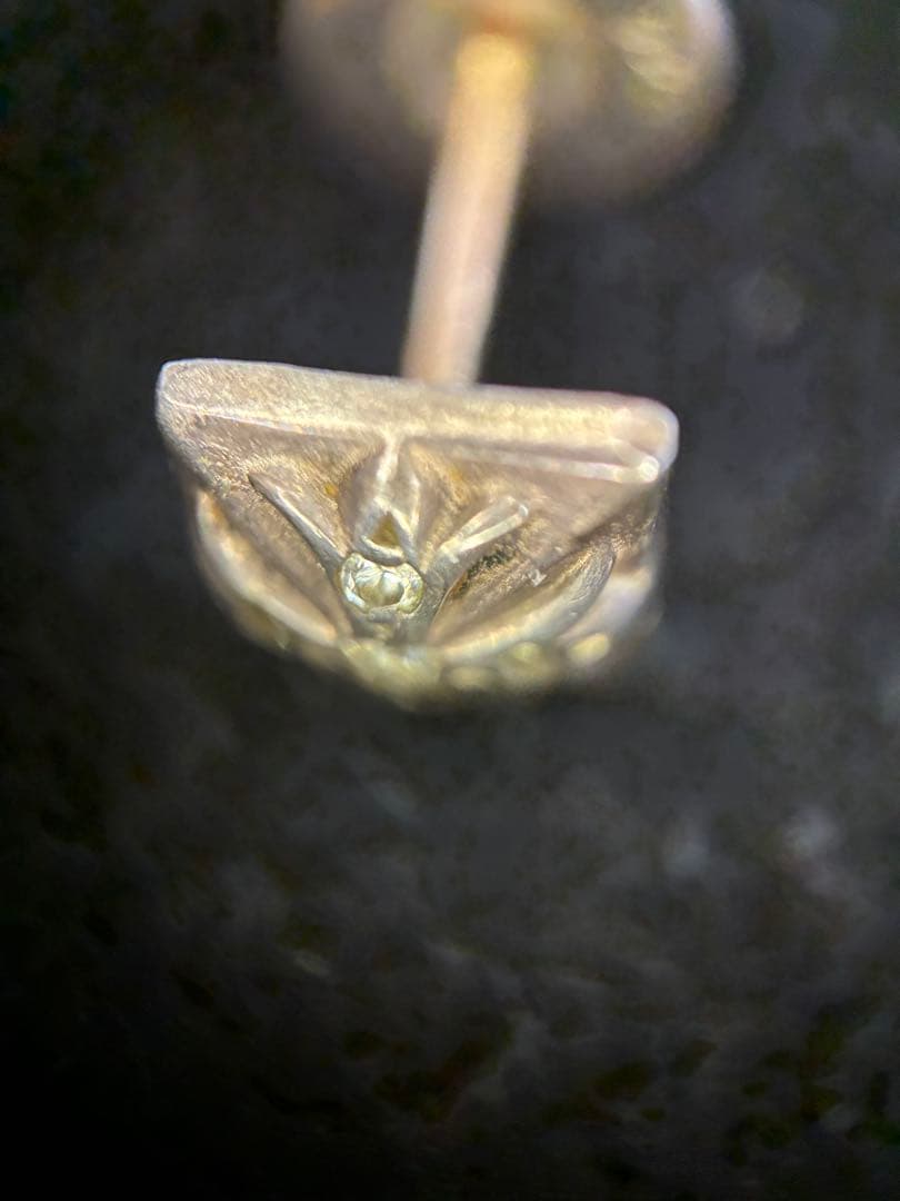 クロムハーツ　スタッドピラミッド　ピアス　アフターダイヤ メレダイヤ5個