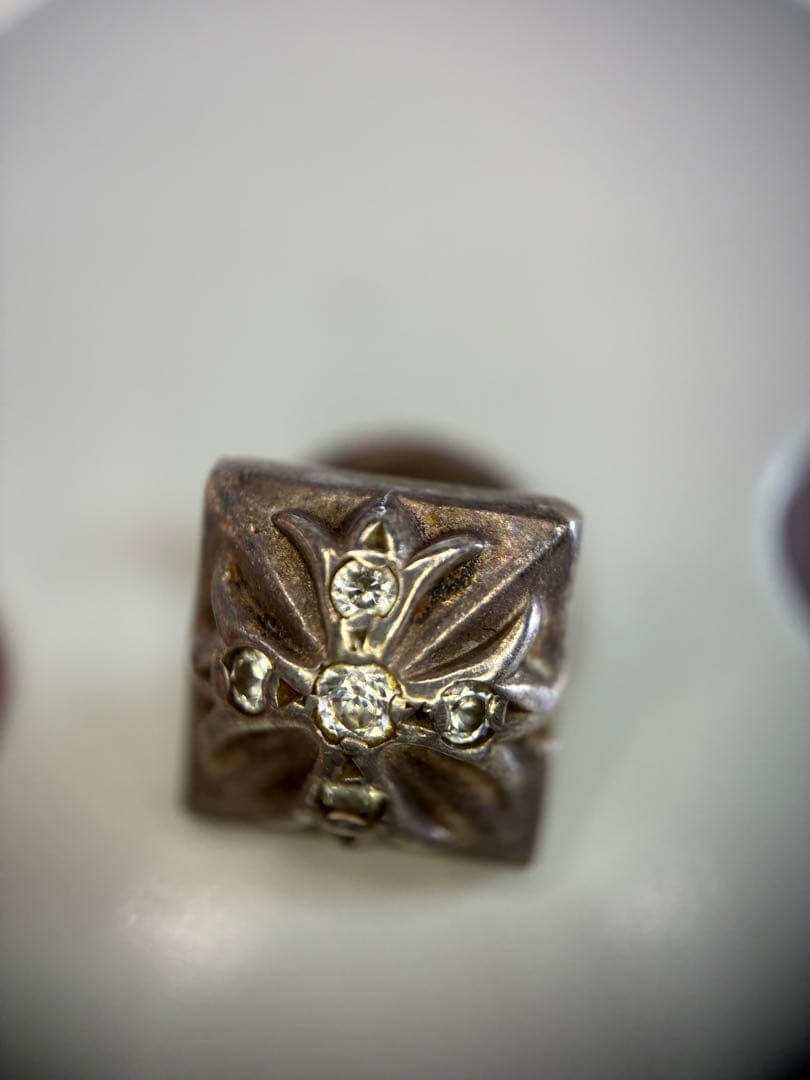 クロムハーツ　スタッドピラミッド　ピアス　アフターダイヤ メレダイヤ5個