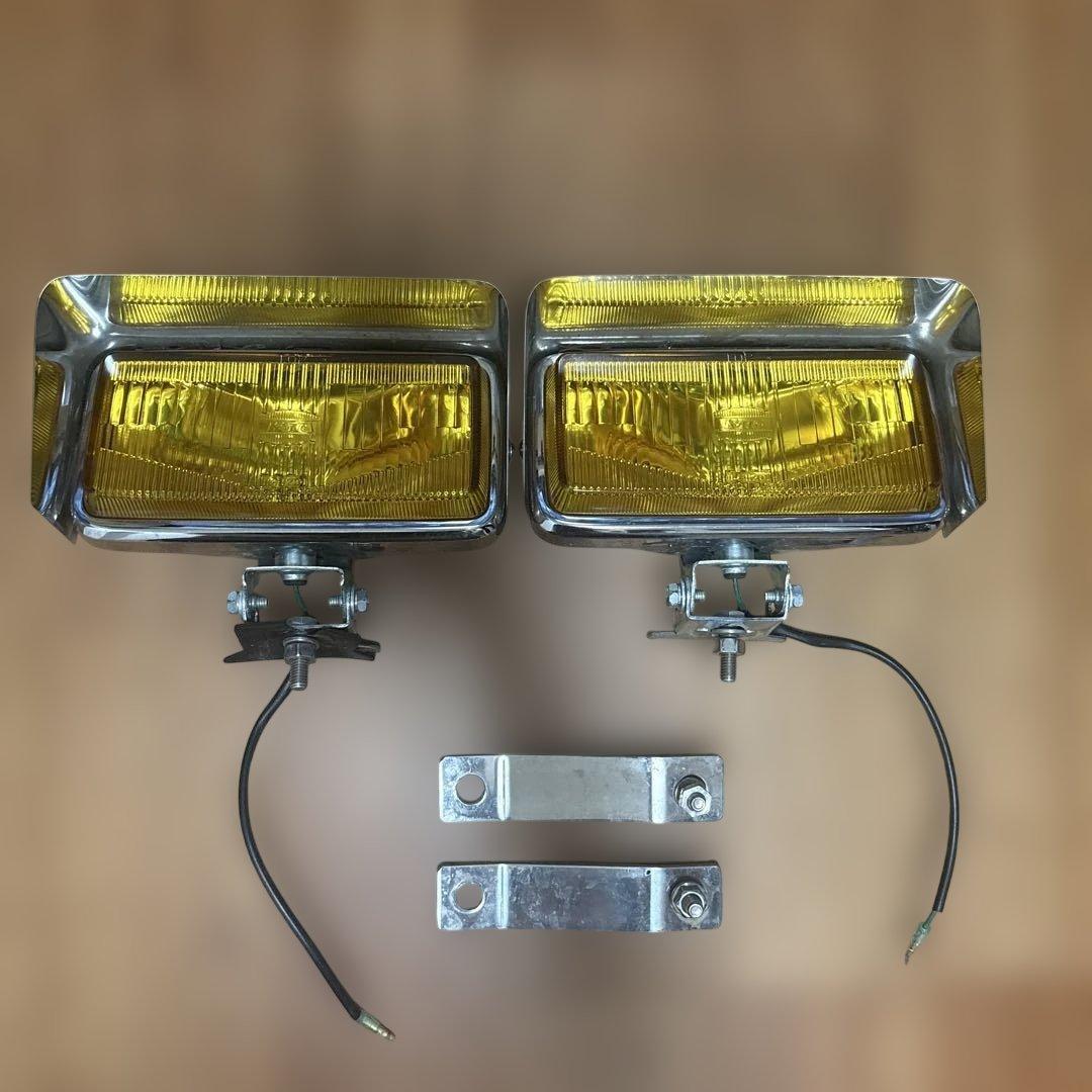 小糸　フォグランプ　ウロコバイザー付き