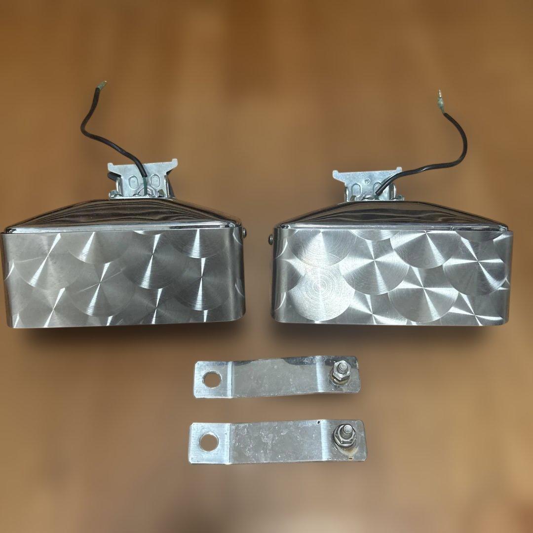 小糸　フォグランプ　ウロコバイザー付き