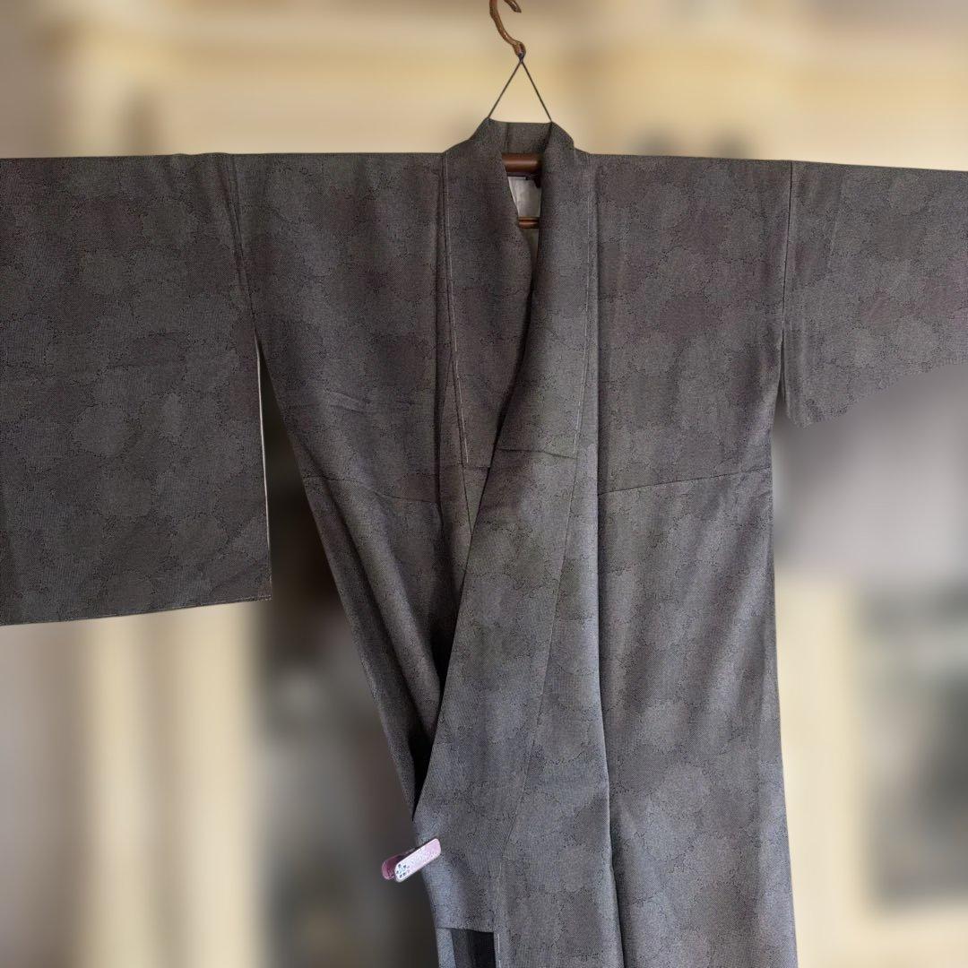 新品の現代風、鮫小紋となります。