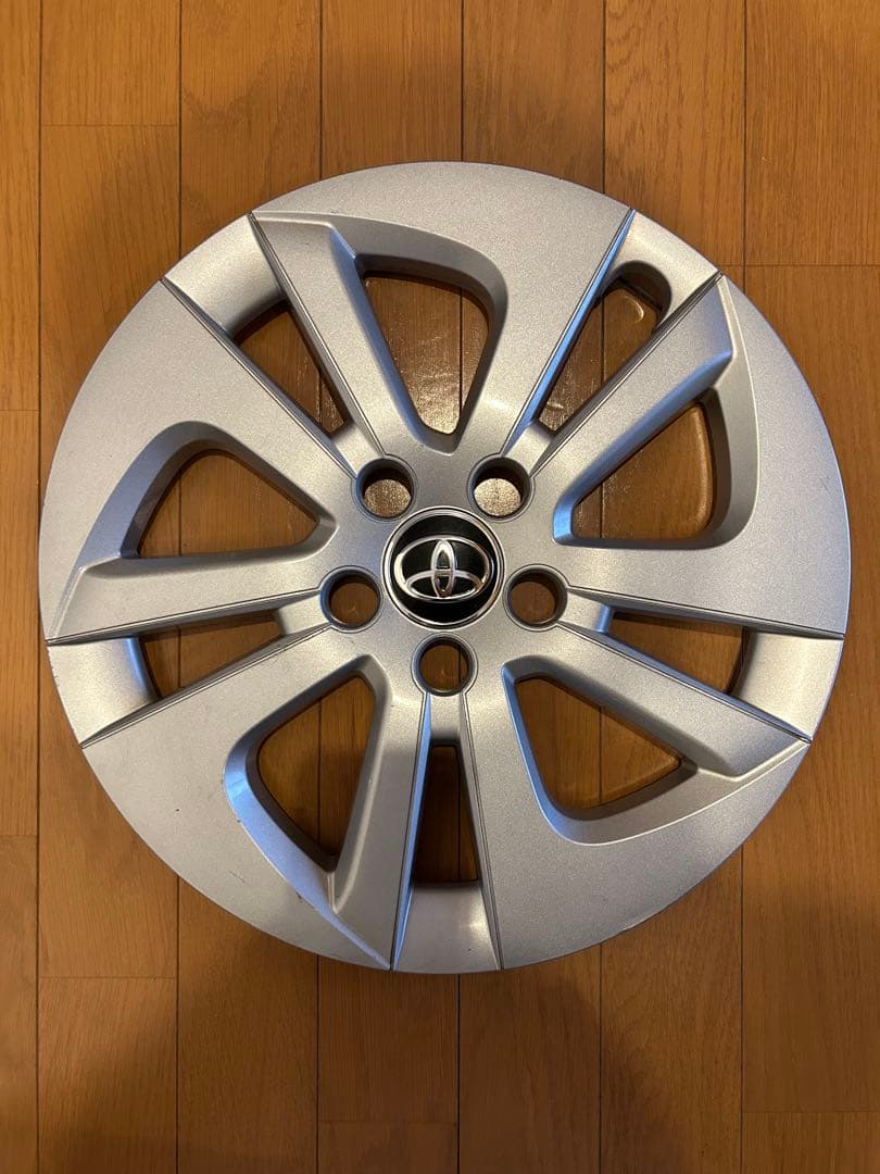 トヨタプリウス50前期　Sグレード　15インチ 純正ホイール カバー　4本セット