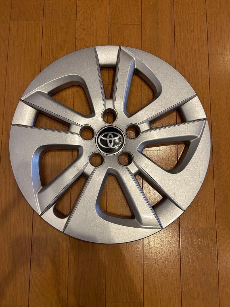 トヨタプリウス50前期　Sグレード　15インチ 純正ホイール カバー　4本セット
