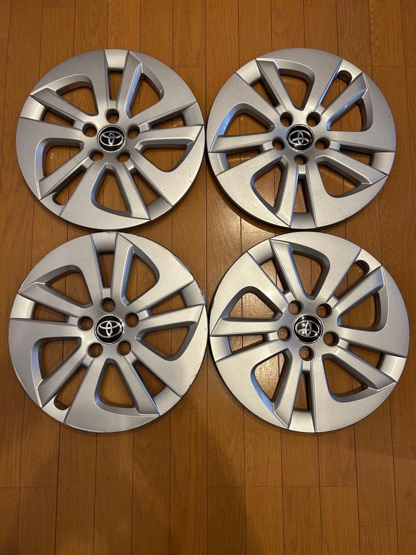 トヨタプリウス50前期　Sグレード　15インチ 純正ホイール カバー　4本セット