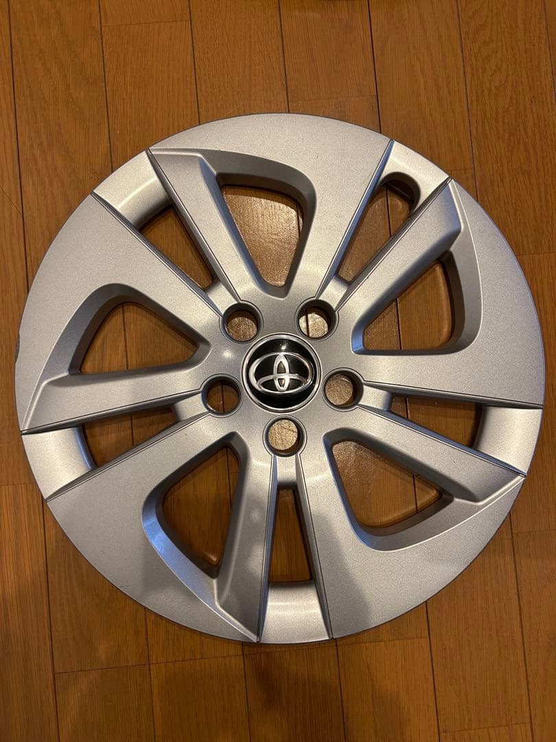 トヨタプリウス50前期　Sグレード　15インチ 純正ホイール カバー　4本セット