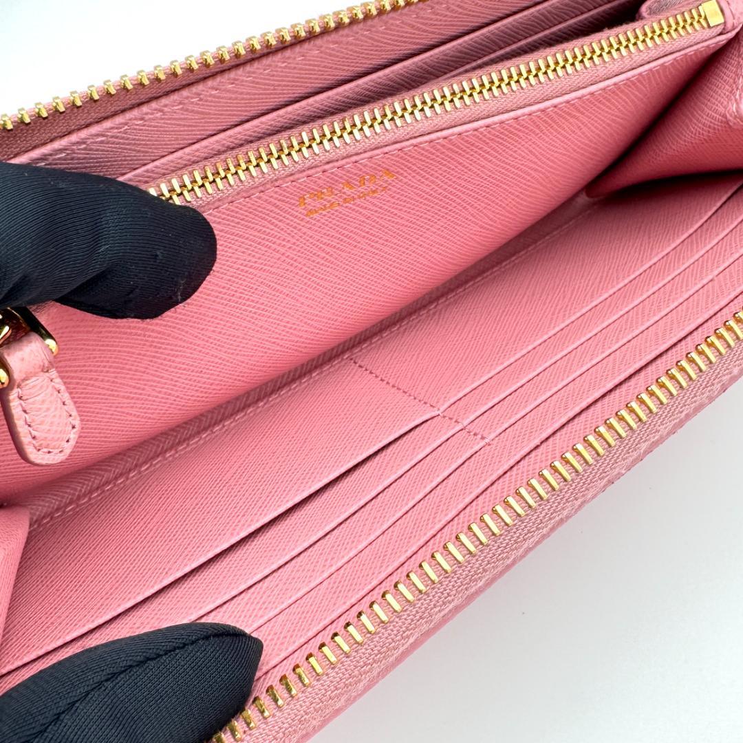 プラダ PRADA ピンク サフィアーノレザー ラウンドジップ長財布