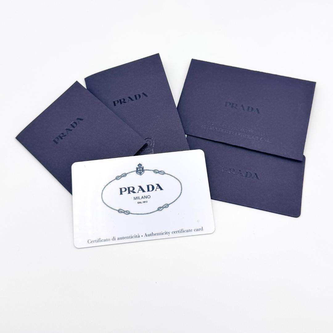 プラダ PRADA ピンク サフィアーノレザー ラウンドジップ長財布