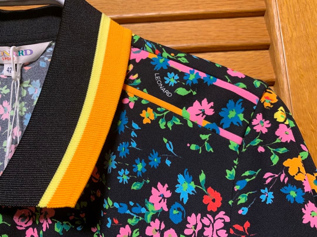 新品保管品LEONARDレオナールスポーツブラック小花柄半袖ポロシャツゴルフにも