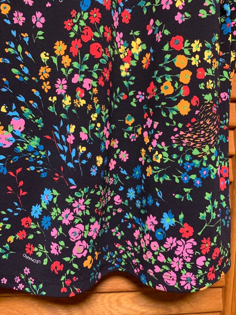 新品保管品LEONARDレオナールスポーツブラック小花柄半袖ポロシャツゴルフにも