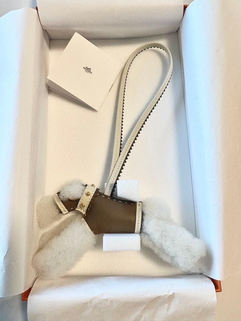 新品未使用 HERMES エルメス バディAPICチャーム エトゥープ