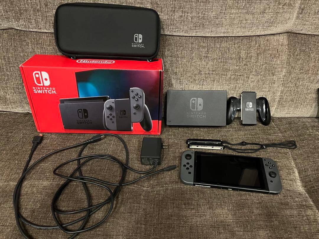 Nintendo Switch グレー　NEW 本体　保護　ケース付き