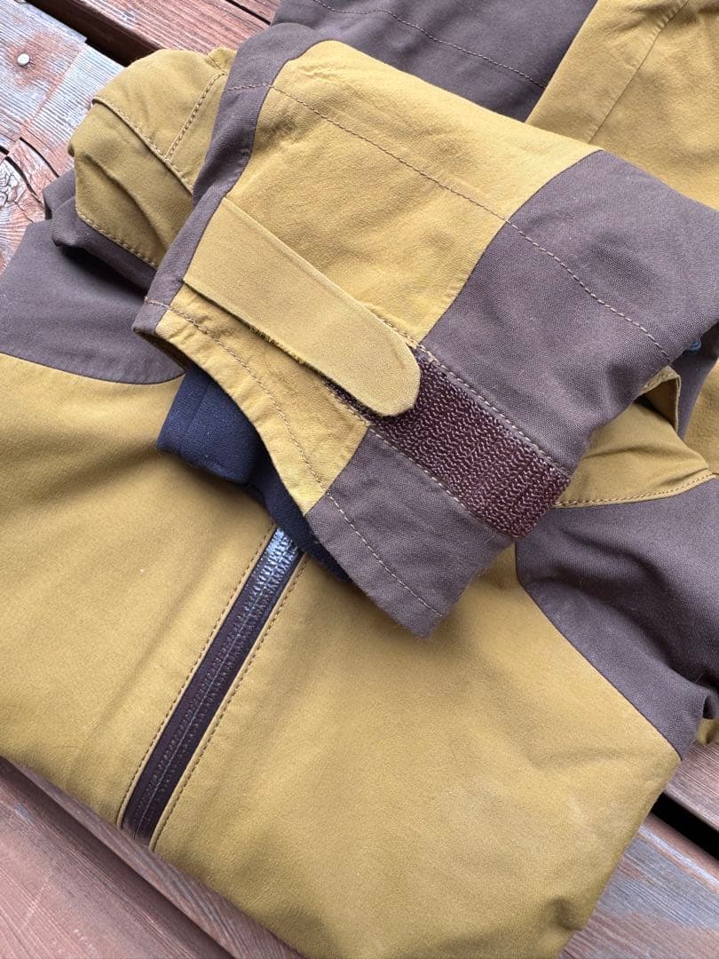 ダイワ　ゴアテックス　レインウェア　オリーブグリーン/ブラウン