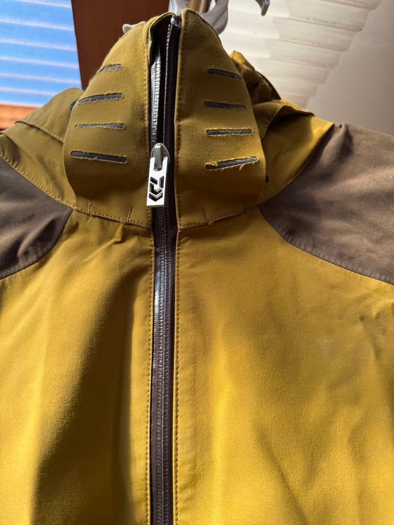 ダイワ　ゴアテックス　レインウェア　オリーブグリーン/ブラウン