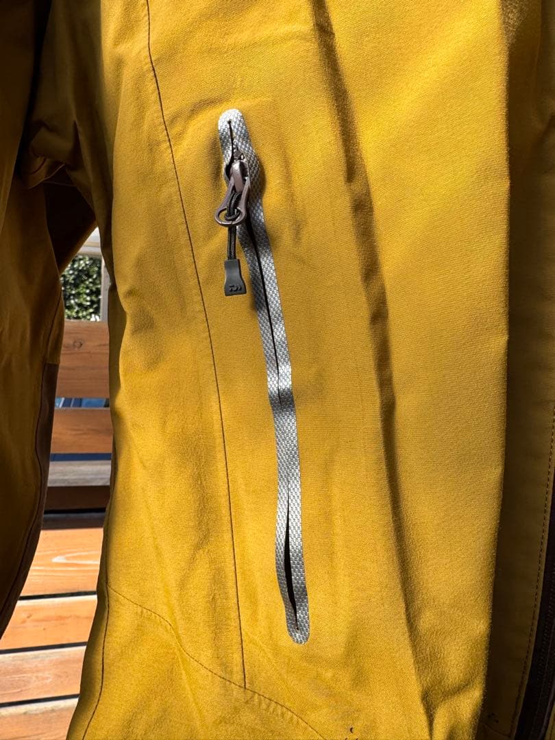 ダイワ　ゴアテックス　レインウェア　オリーブグリーン/ブラウン