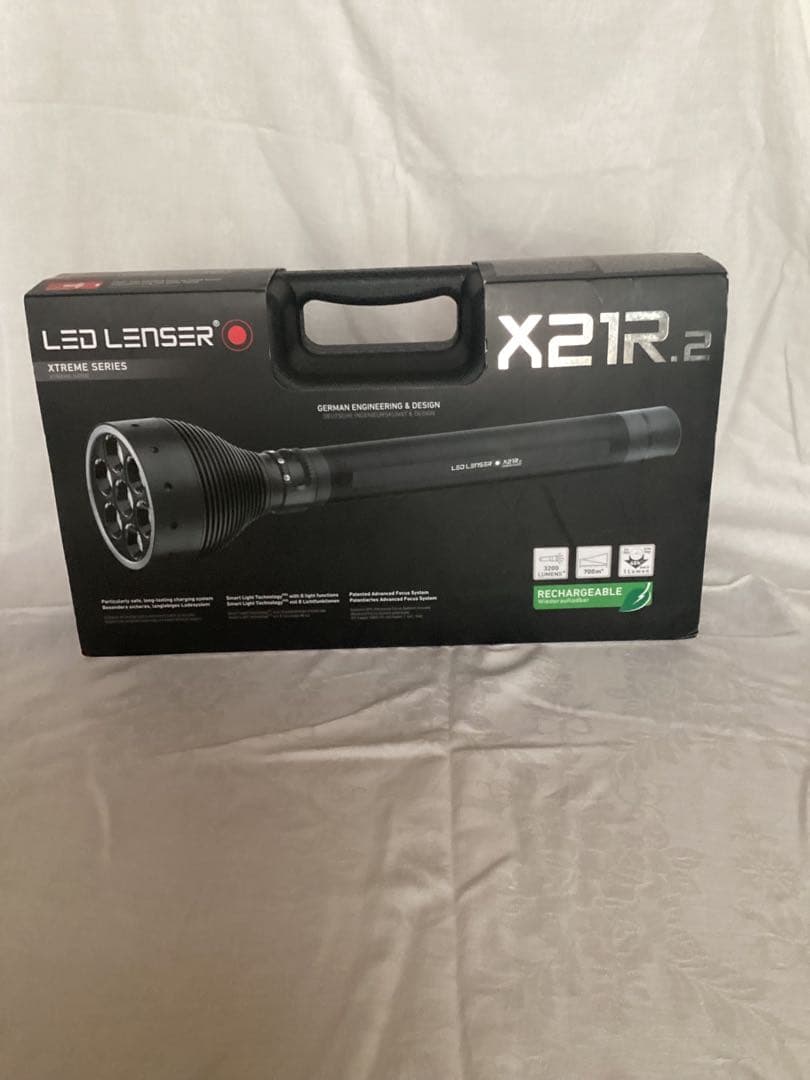 レッドレンザーLED LENSER X21R.2 フラッシュライトと三脚