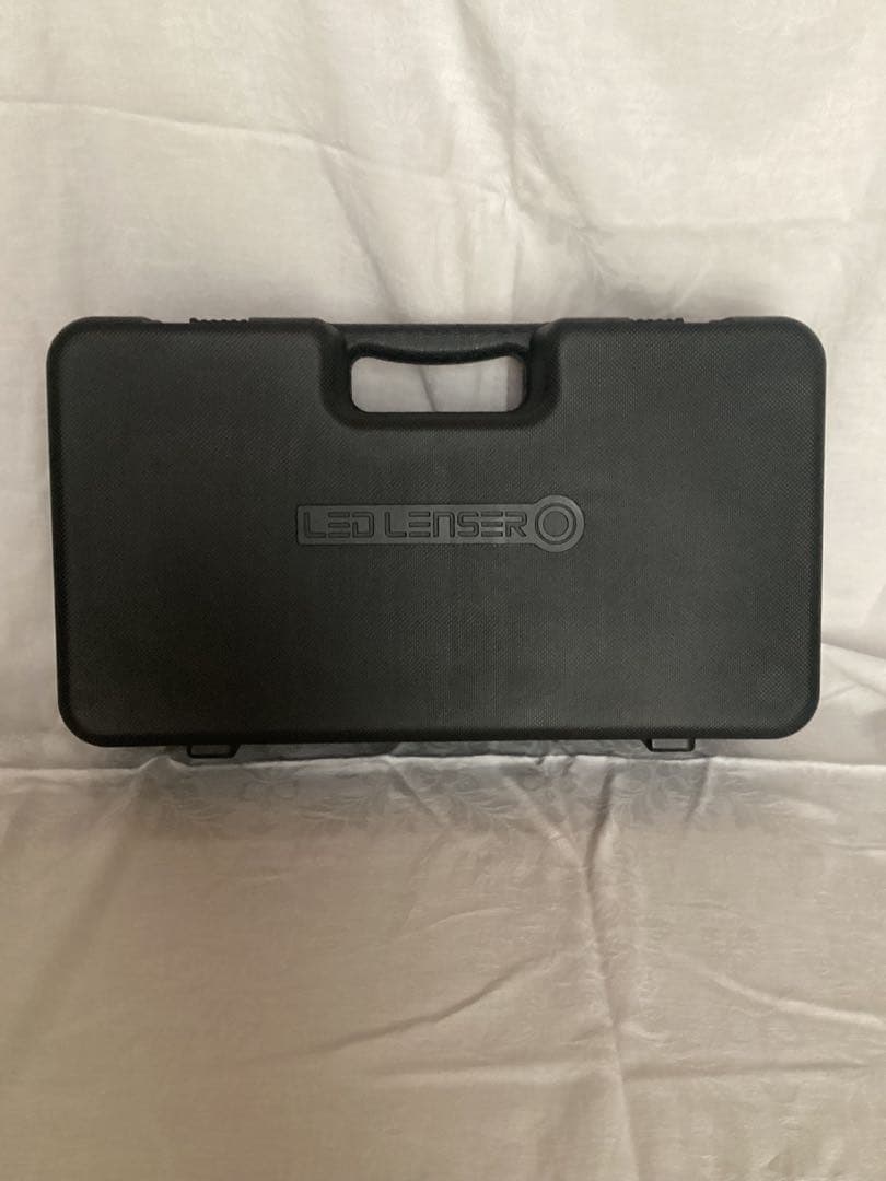 レッドレンザーLED LENSER X21R.2 フラッシュライトと三脚