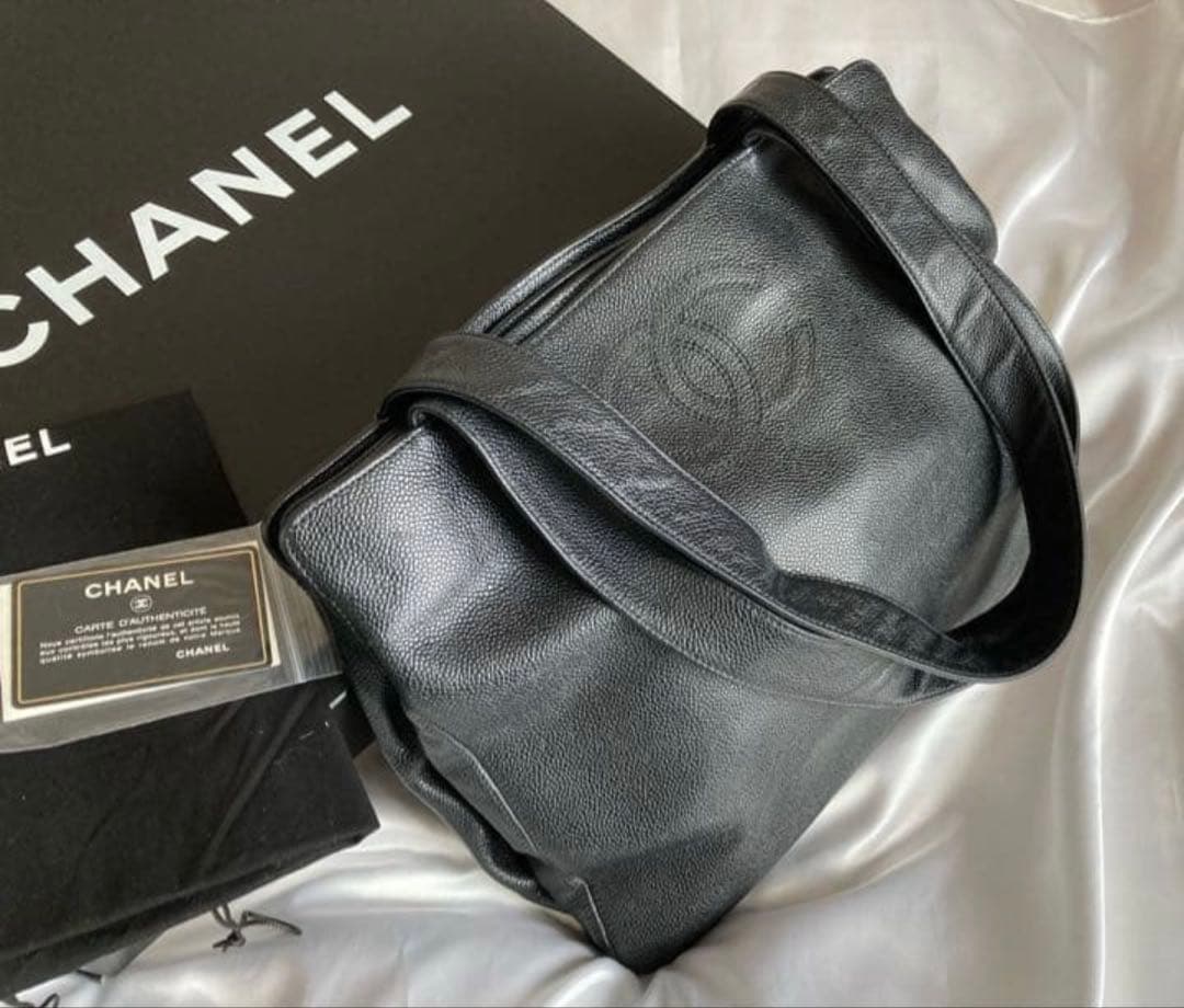 ヴィっキーCHANEL キャビアスキン　オールブラック　トートバッグ