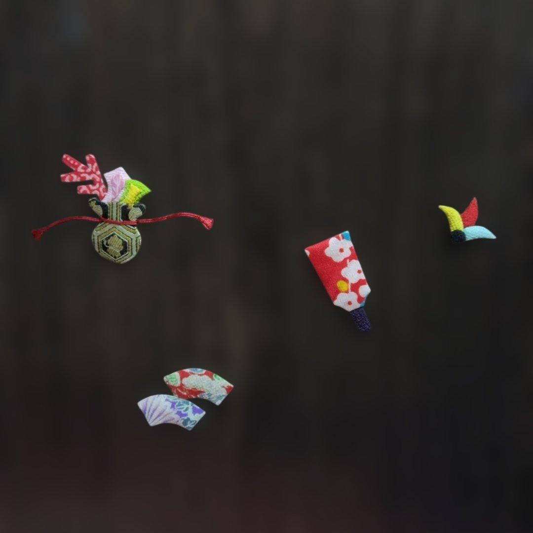 宝尽くしの桐屏風　押絵