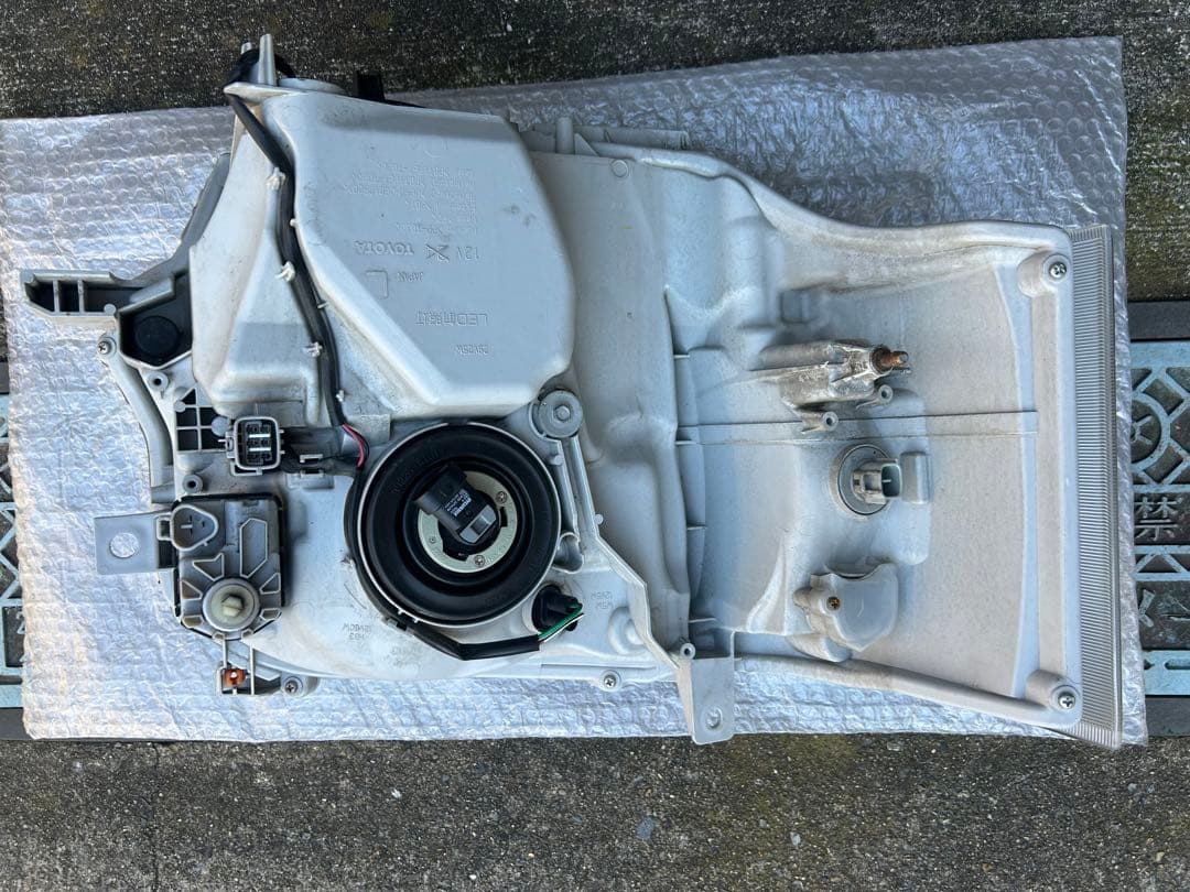 ハイエース　左ヘッドライト クリアレンズ角型 フロント用