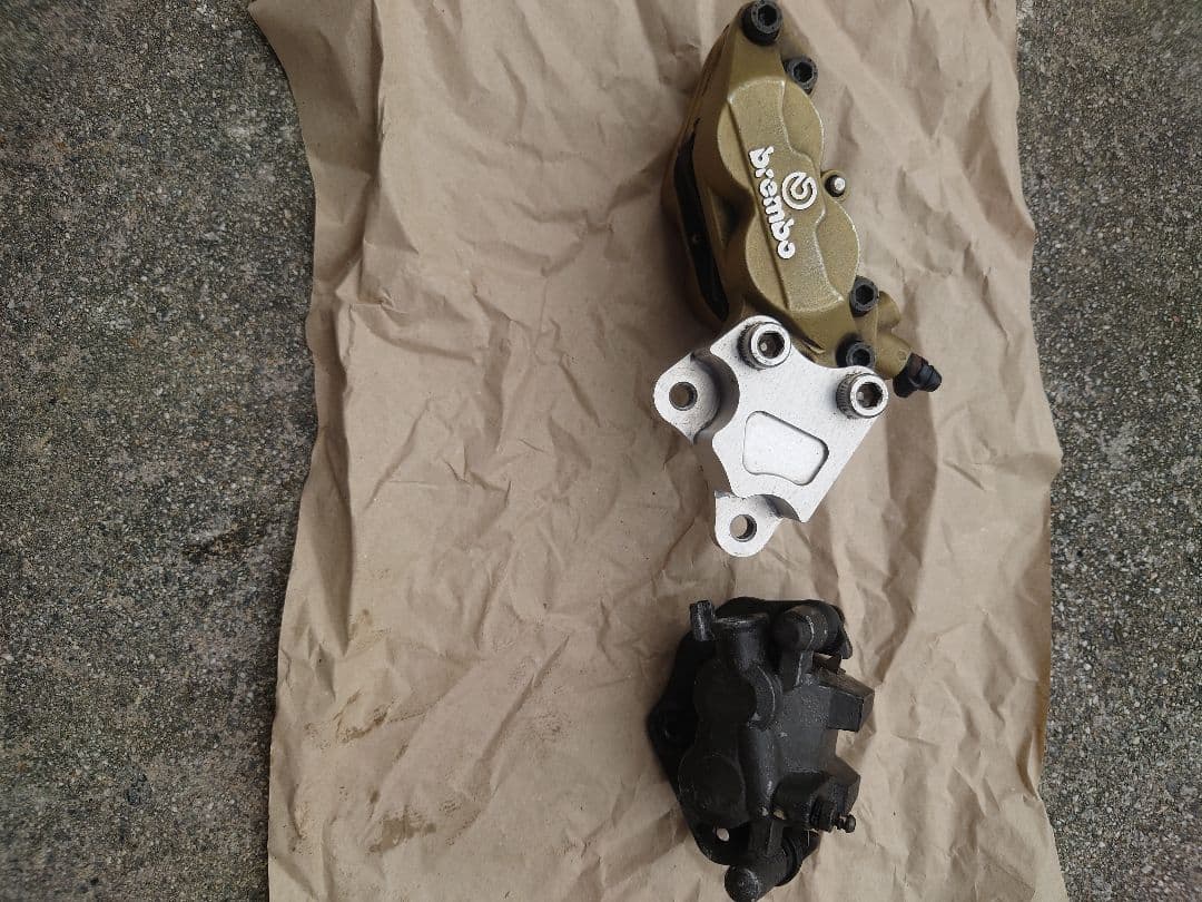 バリオス　ブレンボ40ミリ　キャリパーサポート　ゼファーリアキャリパーセット