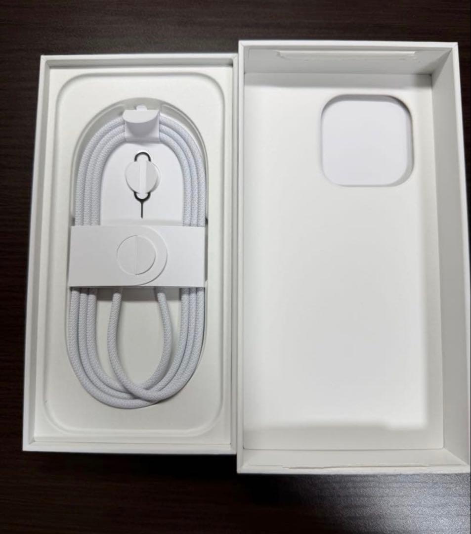 iPhone16 ホワイト