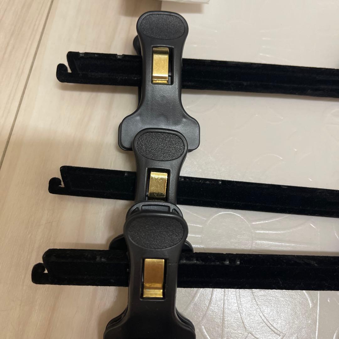 シャネルロゴ付き衣類ハンガー7本セット