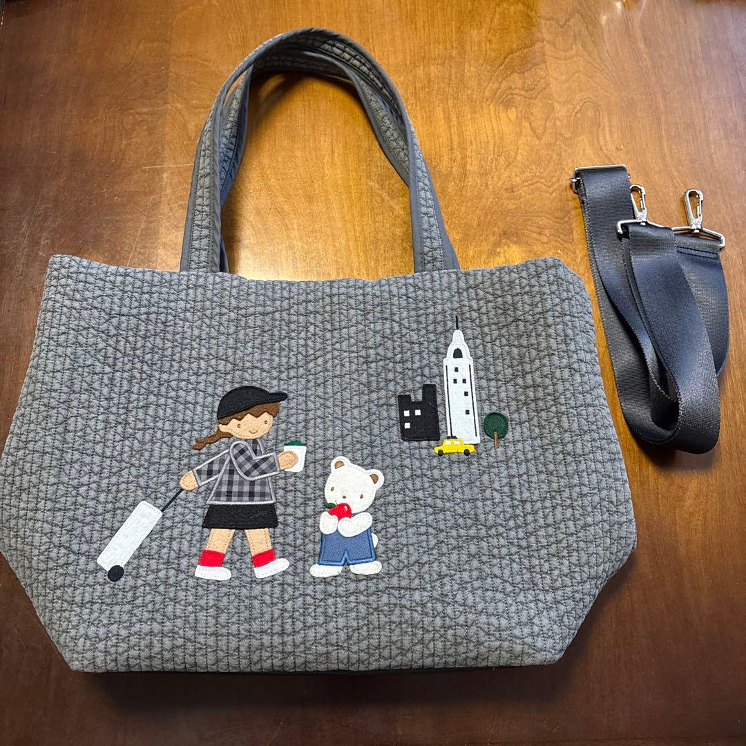 【美品】ファミリア×ピオヌンナル　ヴォヤージュ　ダークグレー