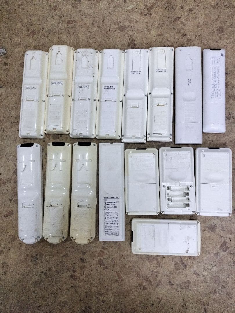 エアコン用リモコン16個