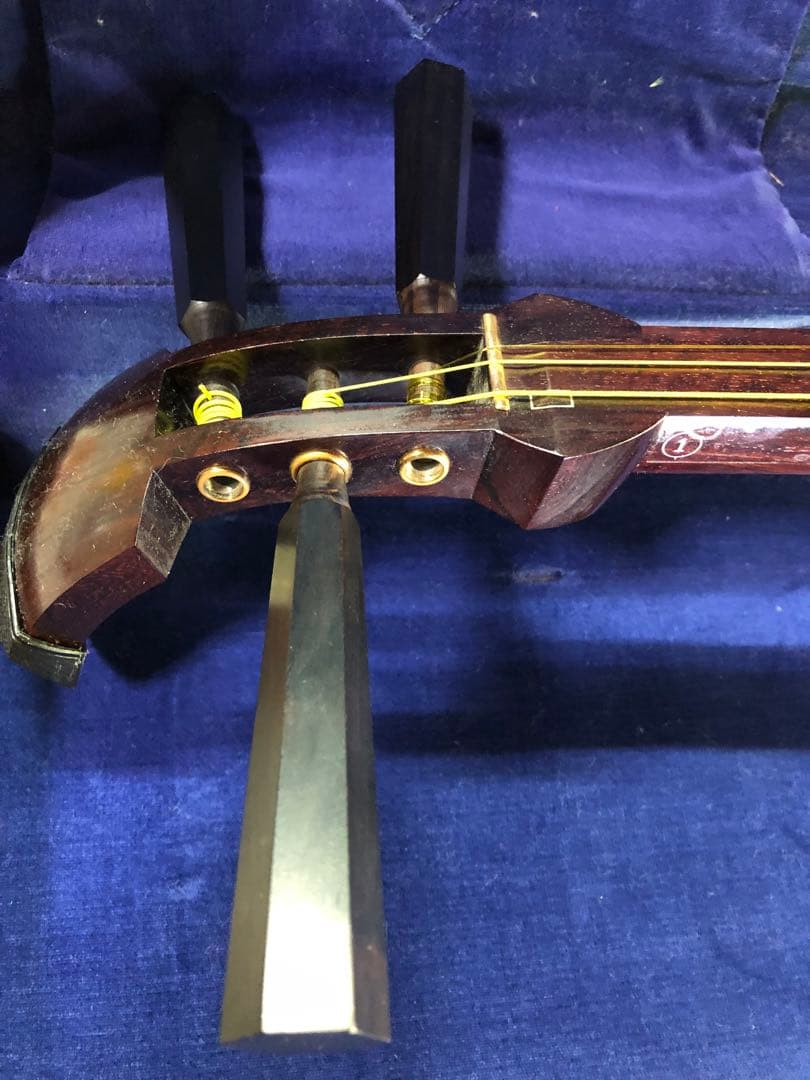 が*う様 高級津軽三味線本体 3本弦 ケース付き！太鼓部破れ有りの為300円スタ