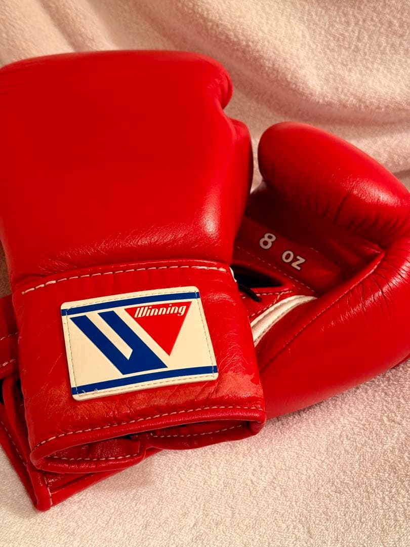 Winning ボクシンググローブ 8oz 赤　中古
