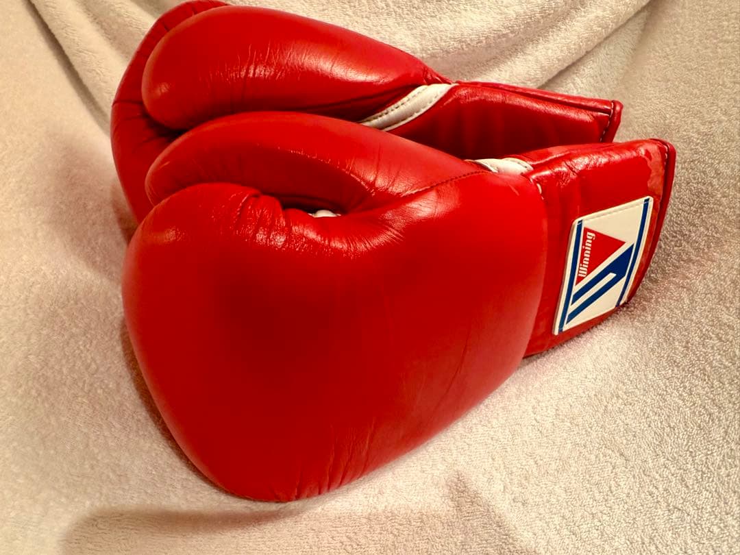 Winning ボクシンググローブ 8oz 赤　中古