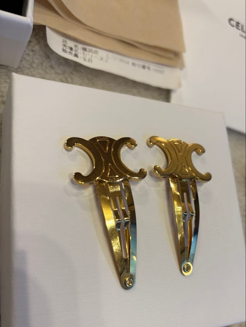 ♡　CELINE ゴールド ヘアクリップ 2個セット