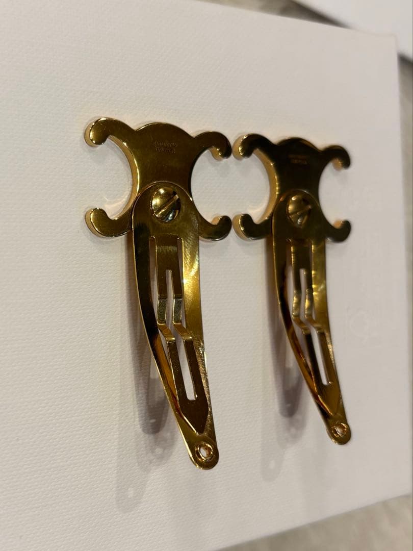 ♡　CELINE ゴールド ヘアクリップ 2個セット