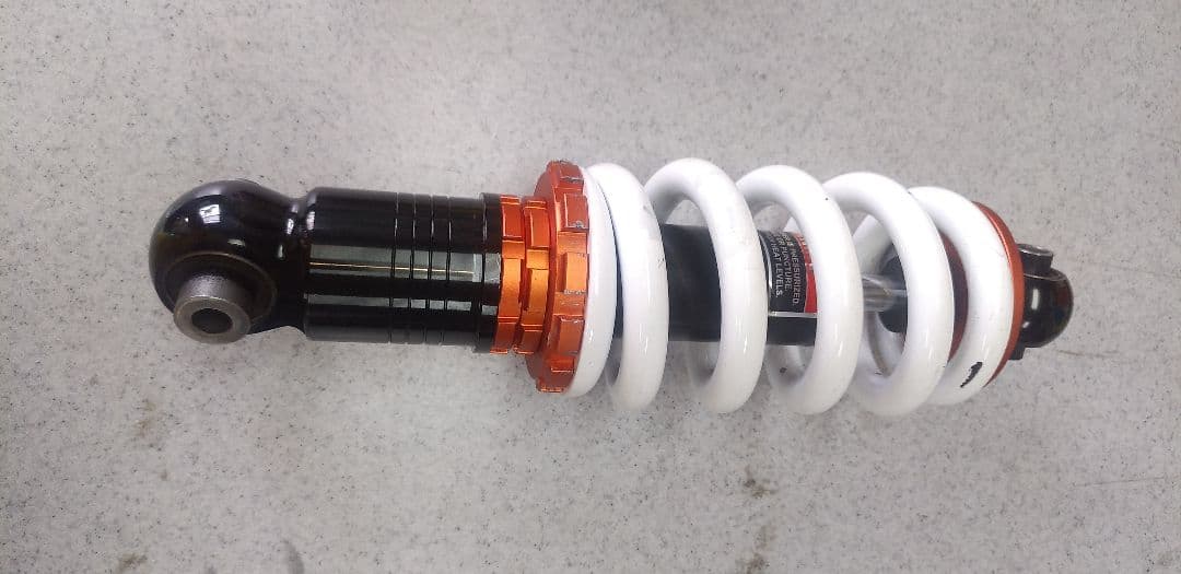 cbx400f、CBX550F用プリティーレーシング製、ハイパフォーマンスサス