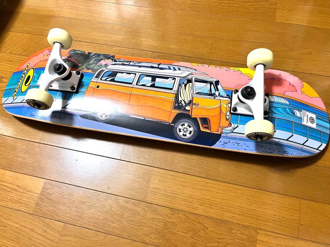 Volkswagen フォルクスワーゲンスケートボード オレンジバス　未使用品