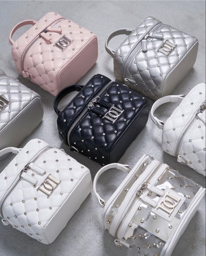 【新品、未使用、未開封❣️】❤️Ｄａｒｉｃｈ❤️キルティングビジュースクエアミニバッグ