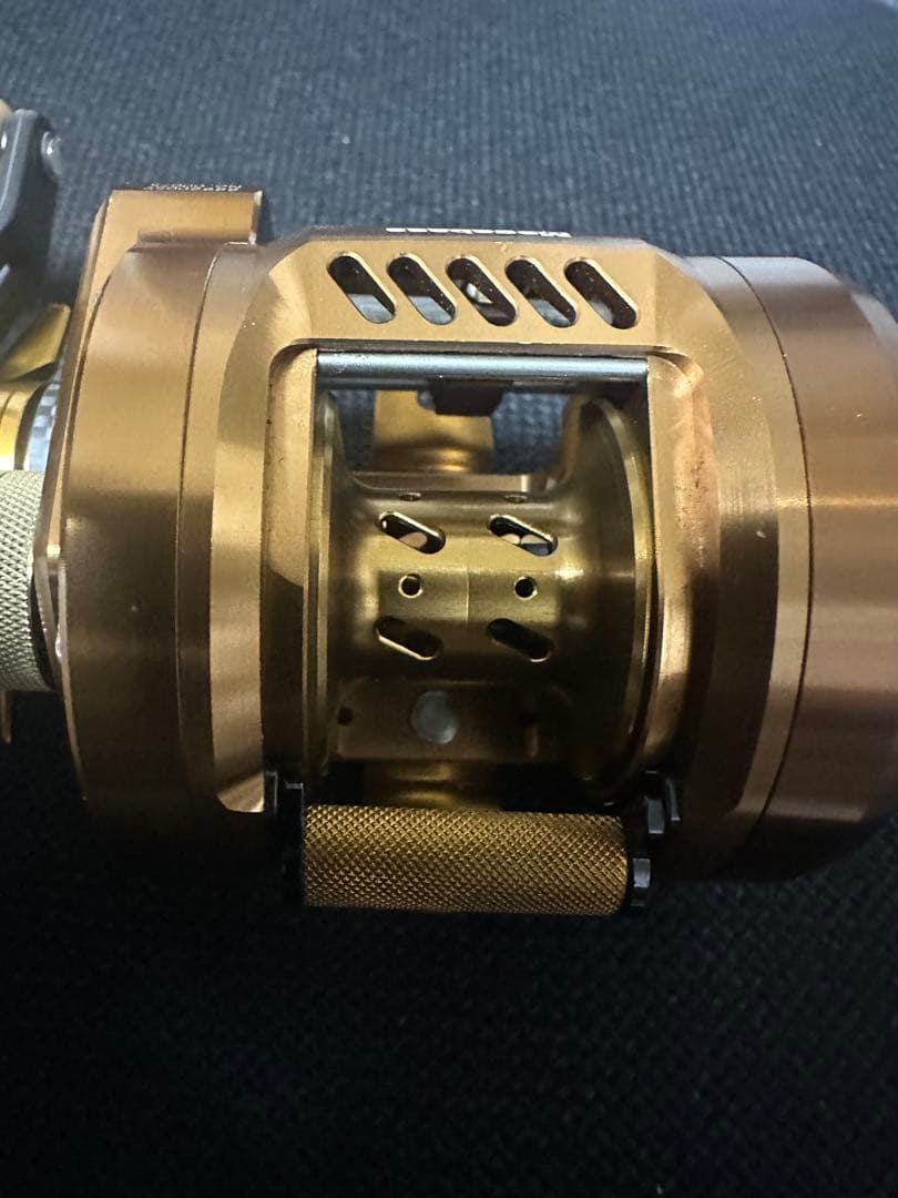 Megabass LIN10C ベイトリール