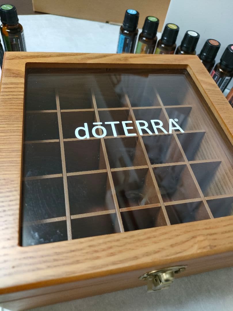 ドテラ　エッセンシャルオイルセット　２１本　小瓶付き24個　木箱