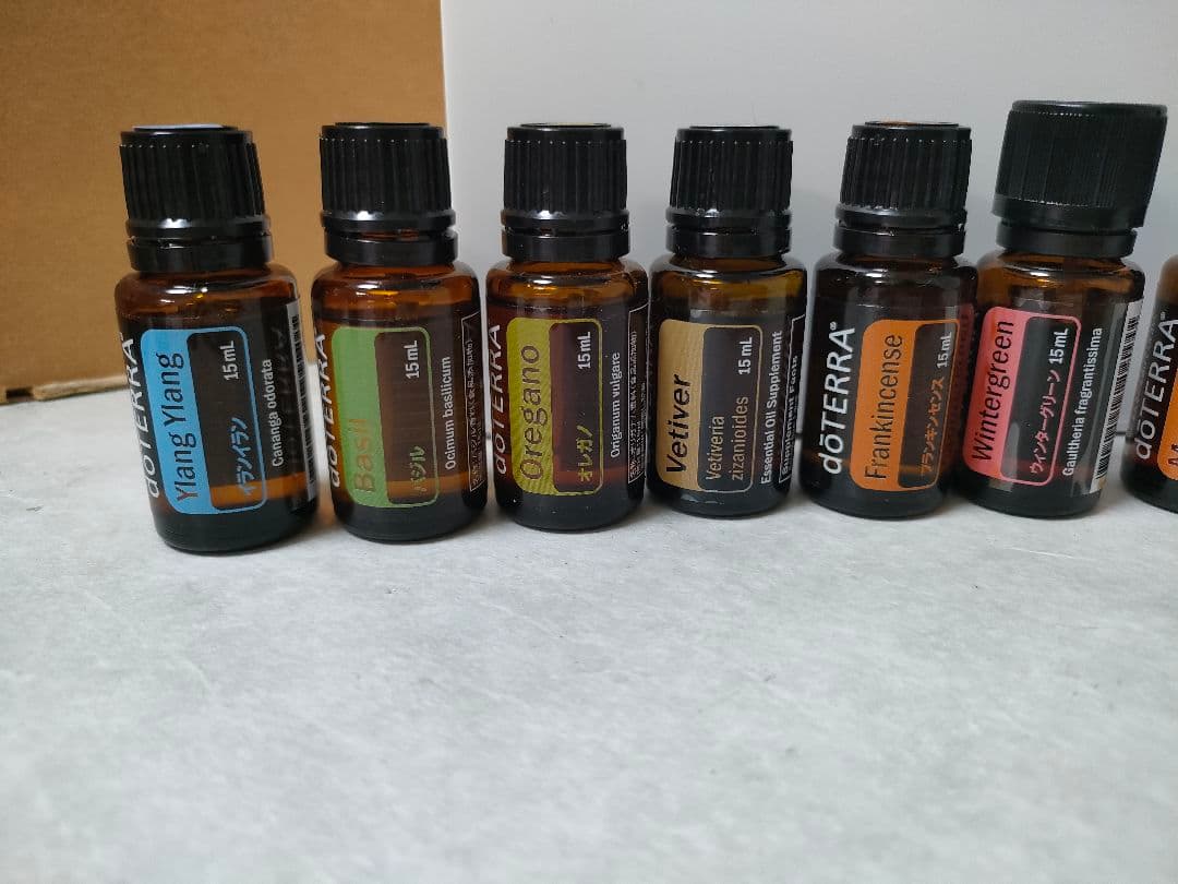 ドテラ　エッセンシャルオイルセット　２１本　小瓶付き24個　木箱