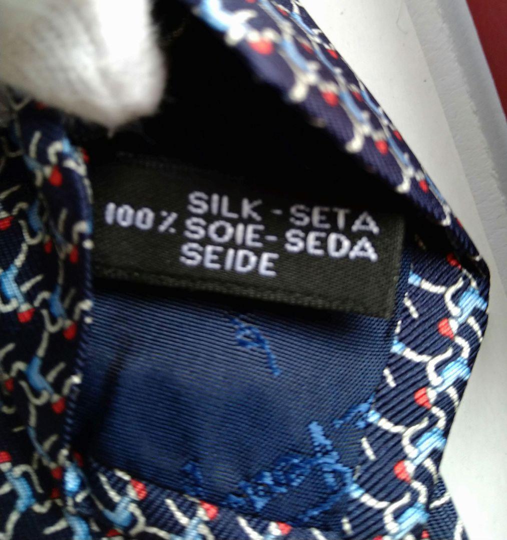 Ferragamo ネクタイ ネイビー 100%シルク 約8cm幅　新品ケース付