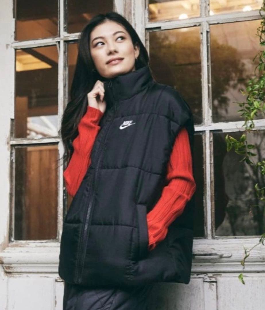 NIKE ウィメンズ　therma-fit ベスト　ブラック 新品未使用　M
