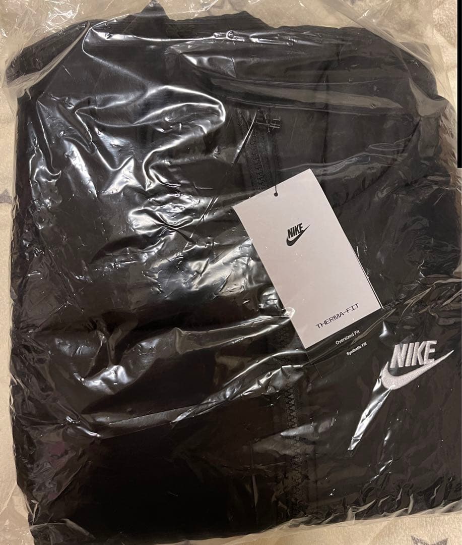 NIKE ウィメンズ　therma-fit ベスト　ブラック 新品未使用　M