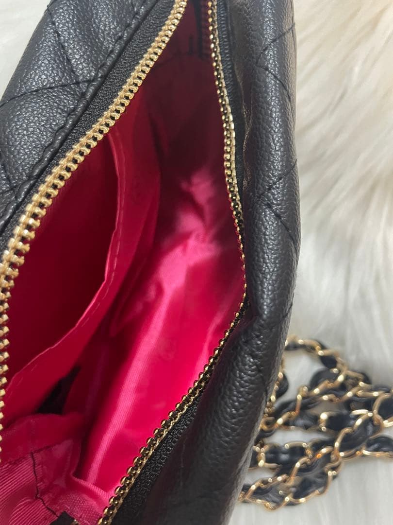 シャネルbeauteノベルティ　ポーチ　(チェーン付き)