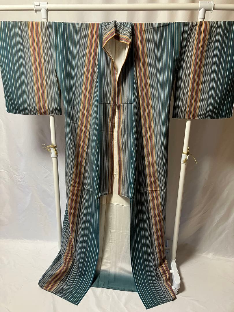 着物正絹 縞小紋 袷 縦縞 モダン 未使用保管しつけ糸付き