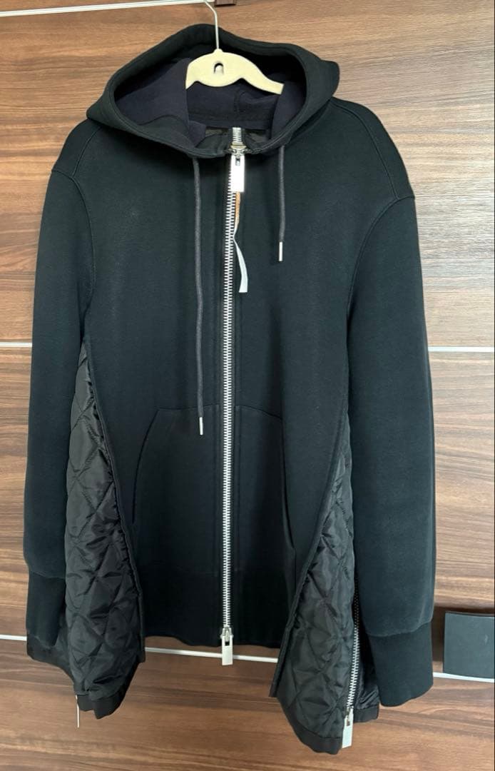 あ*ん様 SACAI サカイ ブラック×ネイビー パネルキルティング パーカー