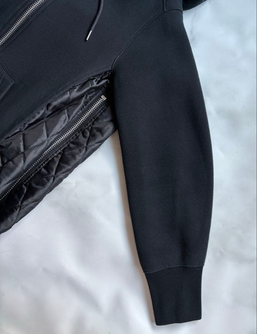 あ*ん様 SACAI サカイ ブラック×ネイビー パネルキルティング パーカー