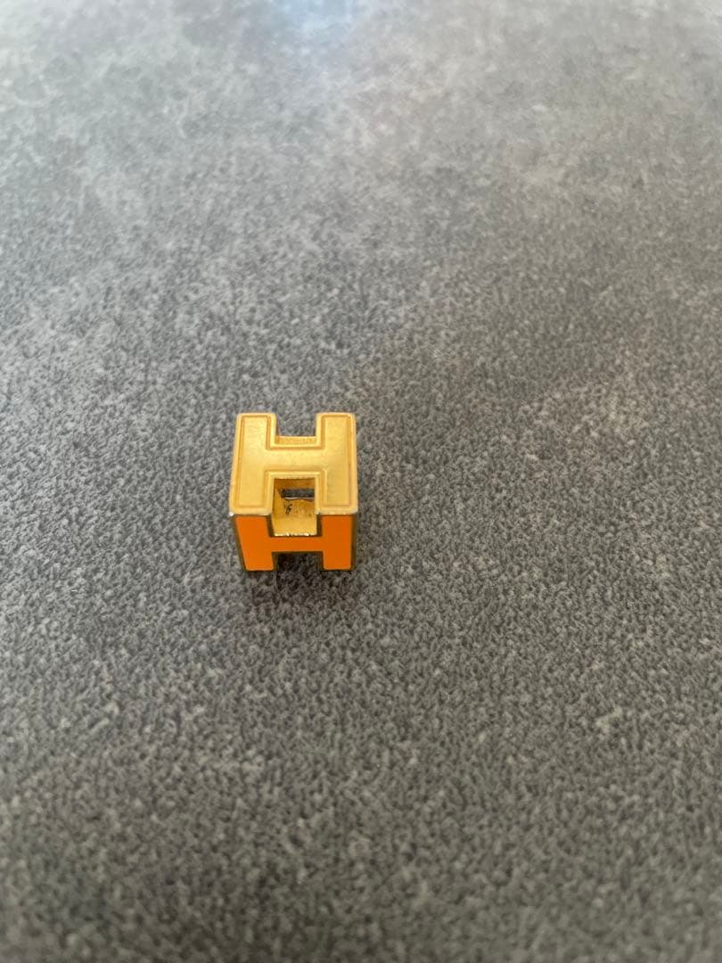 エルメス　ゴールド×オレンジ　カージュドアッシュ　Hキューブ　チャーム