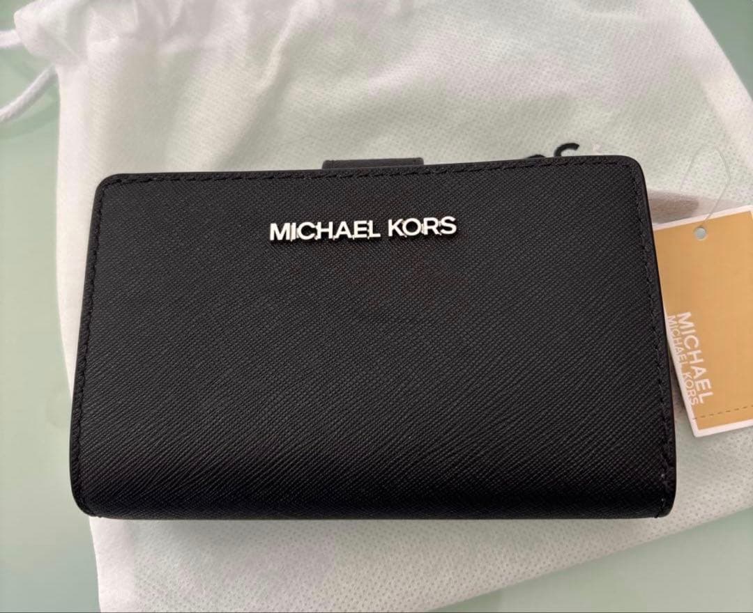 【新品未使用】MICHAEL KORS ブラック 二つ折り財布/値札付き