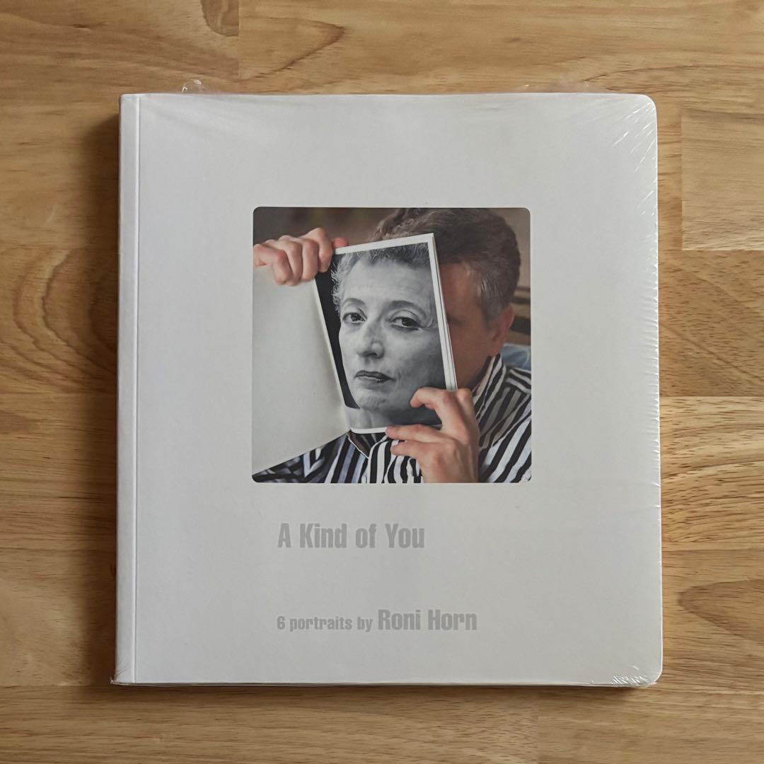 アート・デザイン・音楽 A kind of you : 6 portraits by Roni Horn